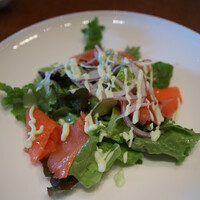グランド キッチン - 本日のサラダ　アボガドとサーモン
