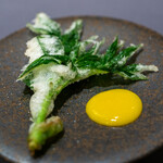 プレゼンテ スギ - 2020.3 ニワトコ新芽のフリット 蜜柑ソース