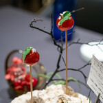 プレゼンテ スギ - 2020.3 ～シェフからの最初の贈り物～ 定点 トマト飴（ミニトマト、ローズゼラニウム、キプロスの塩）