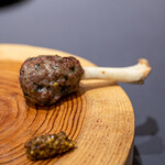 プレゼンテ スギ - 2020.3 葡萄の枝に（葡萄の枝から穴熊の骨に変更、穴熊腕肉とタラの芽のポルペッティ、千葉産カラシナの種と蜜柑と塩で自家製マスタード）