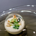 プレゼンテ スギ - 2020.3 トラフグのフラン（皮など煮出したフグのスープと鶏卵でフランに、フグのスープでGVしてバターソテーしたトラフグ、白子ソース、天然野蒜）