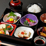 京料理 加茂川 - 手軽な幕の内も人気です