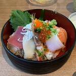 Robata Dainingu Kurumi - 海鮮丼が到着
