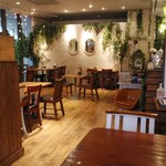 オカズアンドブレッド - 店内