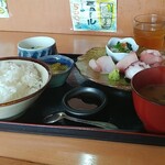 割烹居酒屋 深雪 - サービス刺身定食