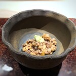 菊鮨 - 蛍烏賊、赤雲丹、赤酢のシャリ