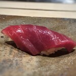 菊鮨 - 赤身（静岡・下田）・・赤身の旨みを凝縮したような品で、秀逸。