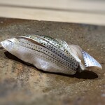 菊鮨 - 小鰭（天草）・・いつもながら〆加減が良く、美味。