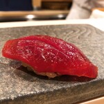 寿司 赤酢 - 三宅島の本マグロの赤身の漬けと福井の地がらし