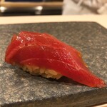 寿司 赤酢 - 三宅島の本マグロの赤身の漬けと山葵
