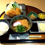 四季彩花 - カキフライヘレカツ定食（￥１,３１０-。）個人的な印象・価値観からは、味は決して悪くなかったのだが、コスパの面では…。