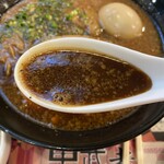 Raamen Kagetsu Arashi - スープは真っ黒ですが、意外にあっさりしています