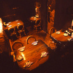 腹八分目 - こじんまりした個室空間