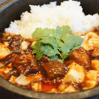 【テイクアウト】豚角煮と豆腐のピリ辛石鍋ごはん