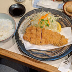 とん太 - 『特ロースかつ定食（豚汁で）』　２３００円