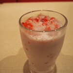 草莓牛奶冰沙