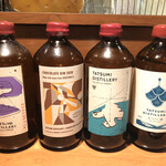 Wanoshoku Nikai - 辰巳蒸留所のお酒のラインナップ（左からラベンダージン、チョコレートジン、アブサン、レギュラージン）