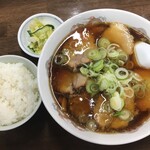 古久龍 - キャーーー！！！チャーシュー麺＋小ライス！！！
            
            ¥950＋¥50。漬け物付き。
            
            ラーメン食って白飯食わずは
            
            『仏作って魂入れず』
            
            
            