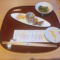 京懐石 美濃吉 横浜ランドマークプラザ店 - 食前酒：美濃吉オリジナル『花伝』
                    前菜：蓬胡麻豆腐・蛍烏賊・クリームチーズのゼリー・鯉の南蛮漬け・錦の玉子・甘酢漬けの蓮根