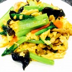 Stir-fried wood ear mushrooms, eggs, and vegetables