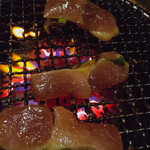 地鶏の里 永楽荘 - お肉を見てください、さしが入ってますね！