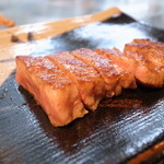 佐賀牛 季楽 銀座  - 最高級佐賀牛 鉄板焼き ～ 米どころの名牛　霜降り肉の味わい ～ サーロイン別焼き加減　肥前三右衛門の器