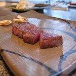 佐賀牛 季楽 銀座  - 最高級佐賀牛 鉄板焼き ～ 米どころの名牛　霜降り肉の味わい ～ フィレ別焼き加減　肥前三右衛門の器