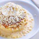 crisscross - マカダミアナッツのバターミルクパンケーキ　バニラソース、ホイップクリーム
