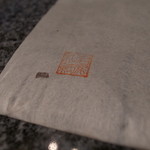 佐賀牛 季楽 銀座  - デザート用に敷いてくれたものは 300年の伝統を誇る「名尾手漉和紙」手すき紙