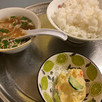 鳳園 - 定食の、ご飯・スープ・ポテトサラダ