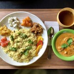 スプーンソング - 【2月15日(土)】チキン(鶏もも骨なし切り身)マラバール＆ベジプラオプレート、温ラッサム