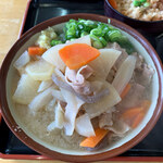 手打ちうどんますや - 豚汁うどん（小）