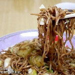 Yakisoba Sakurai - ソースをかける前から茶色い「二度蒸かし麺」