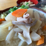手打ちうどんますや - 豚肉・大根・・・野菜もたっぷり