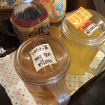 クンメー - 左のタイのお茶。サッパリしていてとても美味しい。