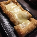 日本酒仙 喜心 - お通しの「油揚げチーズ」