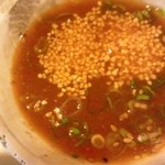 焼肉横綱 - たれニンニクチップ投入後