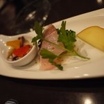 Teppanyakisutekiandokaisemburikku - 前菜（蛸のマリネ、生ハム、スモークチーズ）