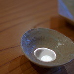 魚菜料理 縄屋 - 猪口（ちよこ）に玉薤（さけ）