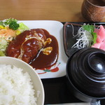 Sushishokudou Ohan - ハンバーグとまぐろ刺身のご膳（￥997）