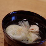 魚菜料理 縄屋 - 鯛白子（たひしらこ）と山獨活（やまうど）の椀（わん）