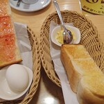 珈琲所コメダ珈琲店 - モーニングA(ゆで卵付き)とモーニングB(たまごペースト付き)、トーストはバターとジャムを一個ずつ