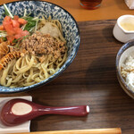 ラーメン イッケン - ペペロン鶏油そば、チーズ追い飯付