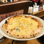 Trattoria&BAR Deel - クワトロフロマッジ