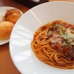 ブック&カフェ こ・らっしぇ - こ・らっしぇパスタ(牛すじのデミグラスソースパスタ)