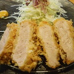 豚肉料理専門店 ぶたとろ - ヒレカツランチ(80グラム)973円。2つのヒレカツ。