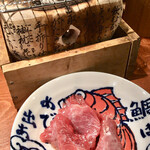 めしの助 - まぐろほほ肉