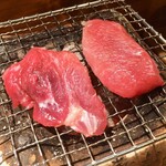 めしの助 - まぐろほほ肉
