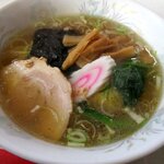 栄清軒 - オーソドックスながら個性的なラーメン！