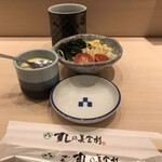 梅丘寿司の美登利 - 限定ランチ１８００円。ミニ茶碗蒸し、ミニサラダ。どちらも、あまりにもミニで。。。